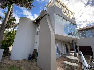 4 Bedroom House For Sale in Margate - VlT8.webp
