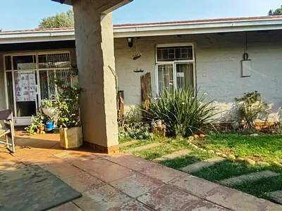 3 Bedroom Townhouse For Sale in Pretoria - 2PEY.webp