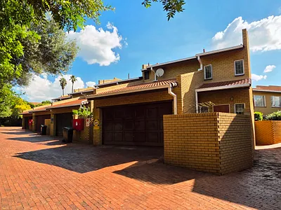 3 Bedroom Townhouse For Sale in Pretoria - snHV.webp