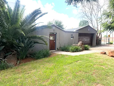 4 Bedroom Townhouse For Sale in Pretoria - p0mO.webp