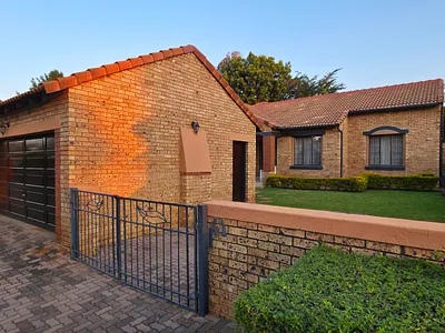 3 Bedroom Townhouse For Sale in Pretoria - rS9v.webp