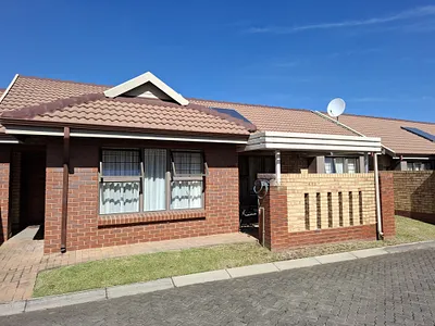 2 Bedroom Townhouse For Sale in Pretoria - 4zQS.webp