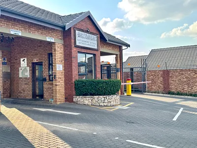2 Bedroom Townhouse For Sale in Pretoria - 9HdC.webp