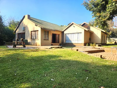 3 Bedroom House For Sale in Kempton Park - BufE.webp