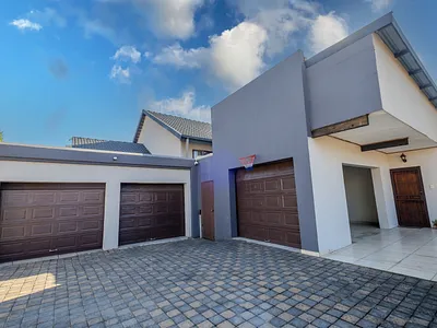 5 Bedroom House For Sale in Pretoria - bEOx.webp