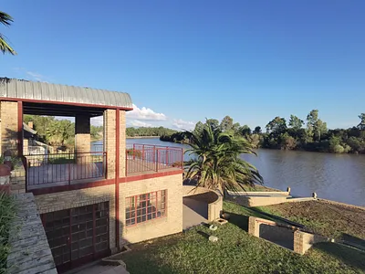 3 Bedroom House To Rent in Bloemhof - vkYO.webp