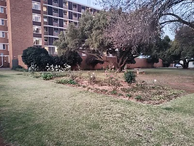 1.5 Bedroom Apartment For Sale in Pretoria - TH1L.webp