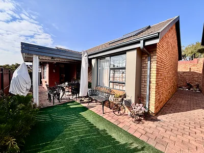 3 Bedroom Townhouse For Sale in Pretoria - DQ5c.webp