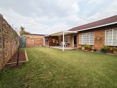 2 Bedroom Townhouse For Sale in Centurion - 2mhl.webp