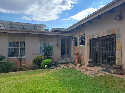 5 Bedroom House For Sale in Centurion - ooP7.webp
