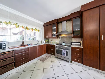 7 Bedroom House For Sale in Centurion - BVUl.webp