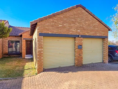 3 Bedroom Townhouse For Sale in Pretoria - 0hlQ.webp