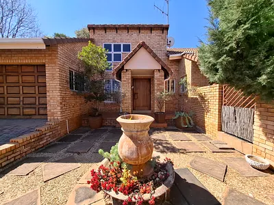 3 Bedroom Townhouse To Rent in Pretoria - o3jL.webp
