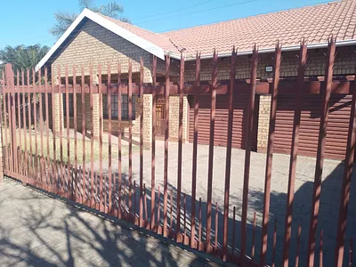 3 Bedroom House For Sale in Witbank - YVNa.webp