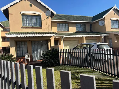 3 Bedroom Townhouse For Sale in Witbank - iJci.webp