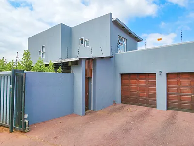 4 Bedroom Townhouse For Sale in Pretoria - f0Al.webp