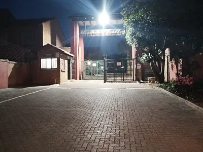 3 Bedroom Townhouse For Sale in Pretoria - MI2c.webp