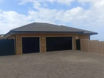 5 Bedroom House For Sale in Mossel Bay - TtHG.webp