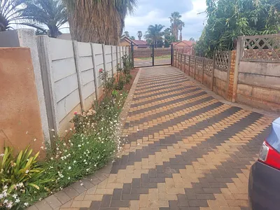 3 Bedroom House For Sale in Akasia - 7NLM.webp