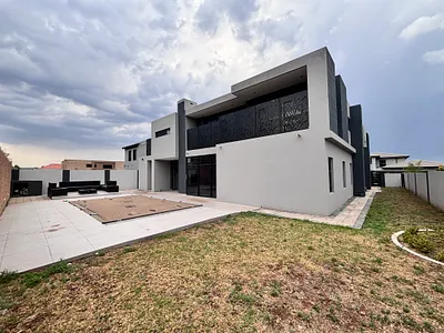 6 Bedroom House For Sale in Pretoria - 9NpX.webp