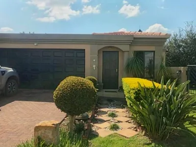 3 Bedroom House For Sale in Witbank - VB76.webp
