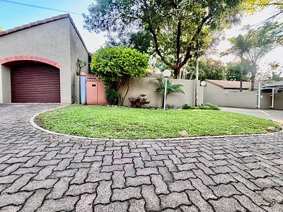 2 Bedroom Townhouse For Sale in Pretoria - c5jF.webp