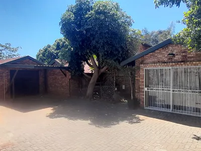 6 Bedroom House To Rent in Pretoria - TkJq.webp
