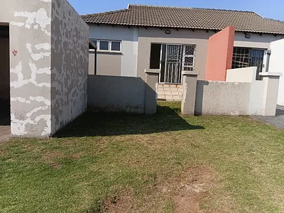 3 Bedroom Townhouse For Sale in Witbank - Fjb1.webp