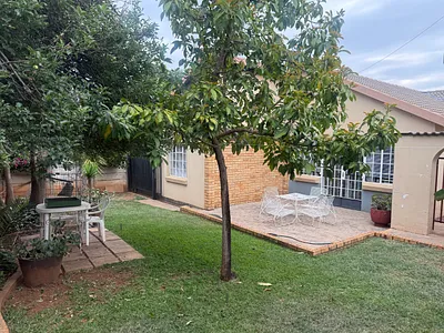 6 Bedroom House For Sale in Centurion - U9b4.webp