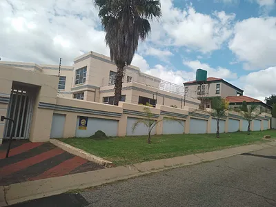 6 Bedroom House For Sale in Witbank - WqUH.webp