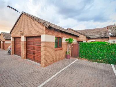 3 Bedroom Townhouse For Sale in Pretoria - UYUz.webp