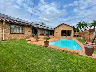 6 Bedroom House For Sale in Pretoria - img