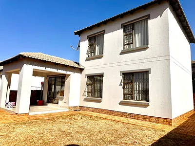 4 Bedroom House For Sale in Akasia - zmKR.webp