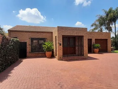 4 Bedroom Townhouse To Rent in Pretoria - img