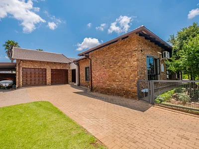 5 Bedroom House For Sale in Pretoria - yFfJ.webp