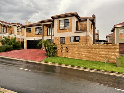 5 Bedroom House For Sale in Kempton Park - Kv06.webp