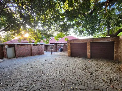 6 Bedroom House For Sale in Pretoria - Zw7o.webp