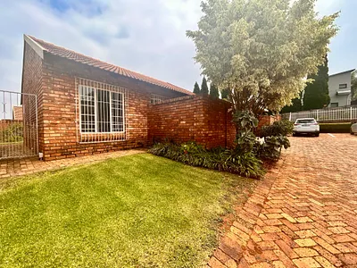 2 Bedroom Townhouse For Sale in Pretoria - 4DZc.webp