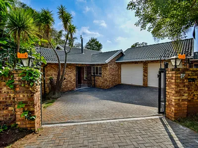 3 Bedroom Townhouse For Sale in Pretoria - 8Lmv.webp