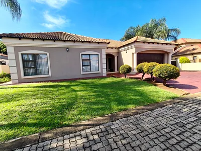 4 Bedroom House For Sale in Centurion - YJvN.webp