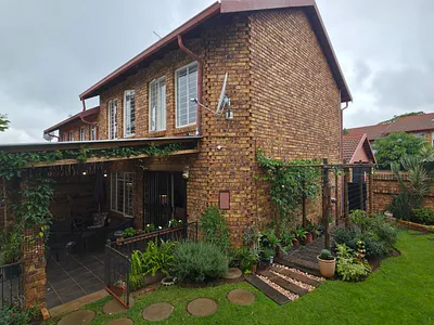 3 Bedroom Apartment For Sale in Pretoria - ww6I.webp