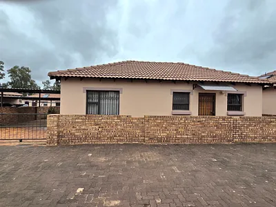 3 Bedroom Townhouse For Sale in Akasia - xmaL.webp