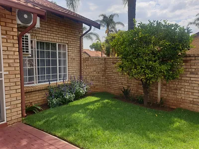 2 Bedroom Townhouse To Rent in Pretoria - EEYK.webp
