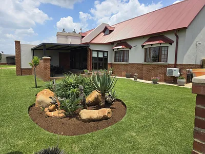3 Bedroom Townhouse For Sale in Pretoria - 2Poh.webp