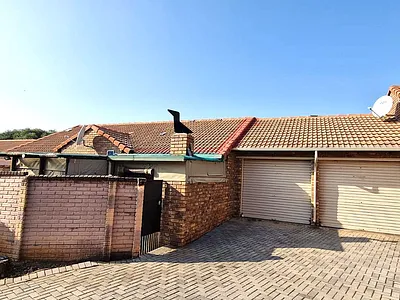 3 Bedroom Townhouse For Sale in Pretoria - WalH.webp