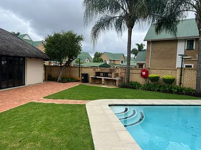 3 Bedroom Townhouse To Rent in Pretoria - heq1.webp