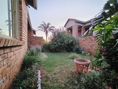 2 Bedroom Townhouse To Rent in Centurion - 9MxU.webp
