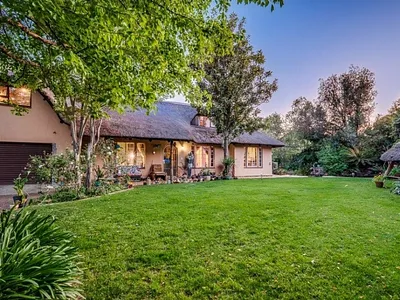 4 Bedroom House For Sale in Roodepoort - EQzB.webp