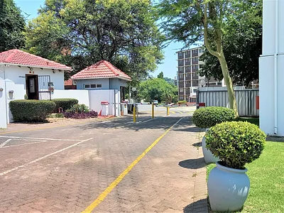 2 Bedroom Apartment For Sale in Pretoria - 8Icd.webp