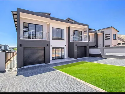 4 Bedroom House For Sale in Pretoria - CjeE.webp